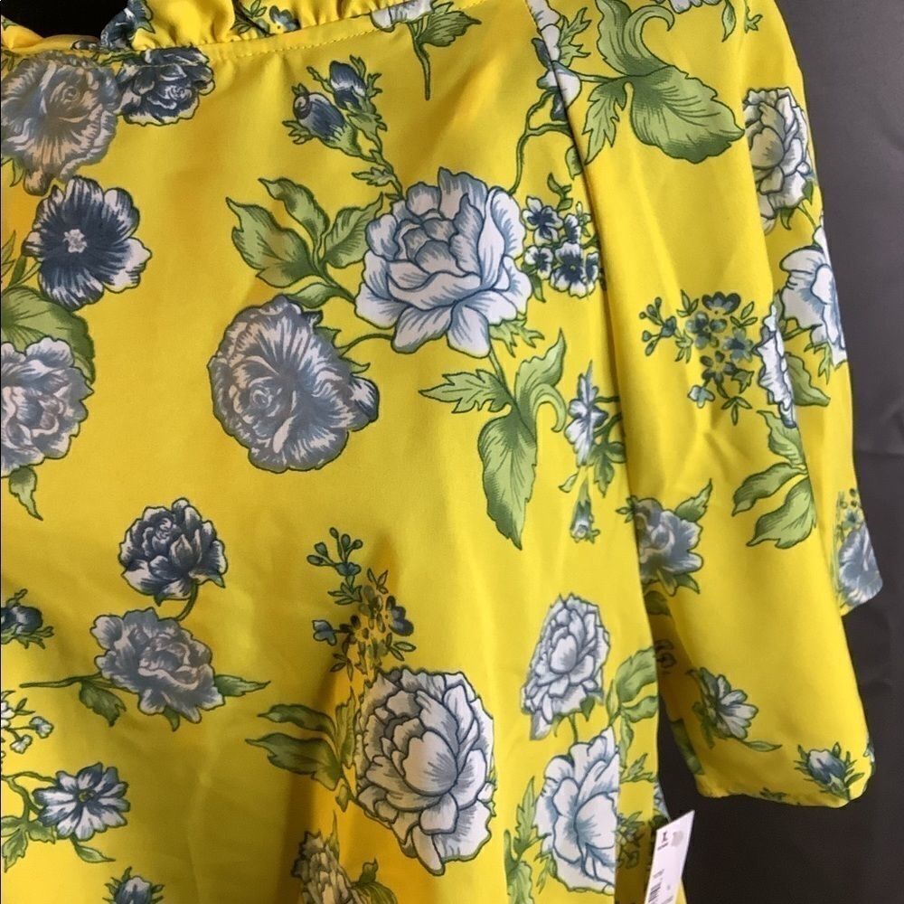 True Destiny...Floral High-Low Blouse  - Picture 4 of 7